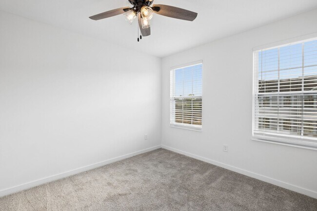 Building Photo - 119 Red Willow Dr