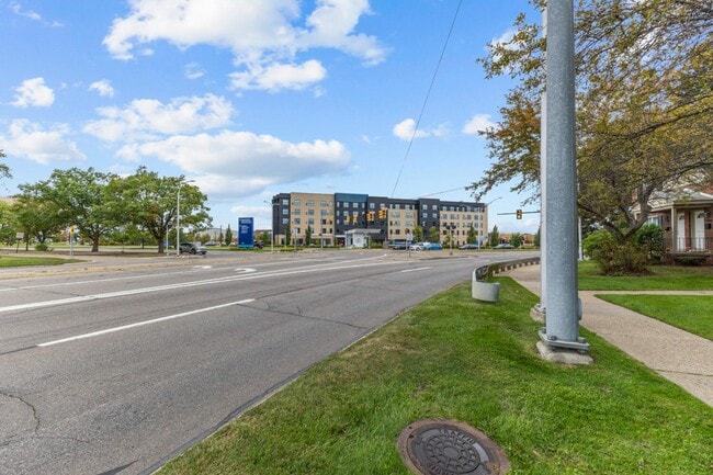 Building Photo - 3222 Coolidge Hwy
