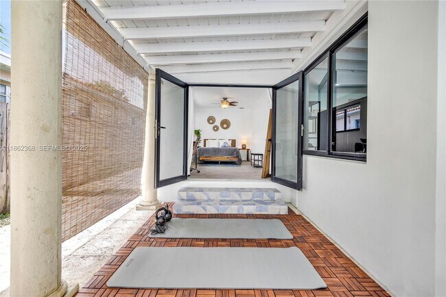 Building Photo - 341 SW 21st Rd