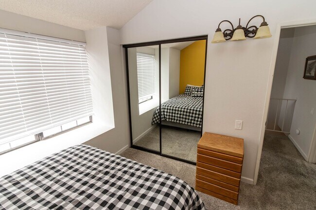 Building Photo - 3 Bedroom 2 Bathroom Condo in Big Bear Lake