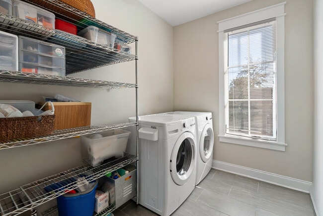 Building Photo - Bradshaw Commons