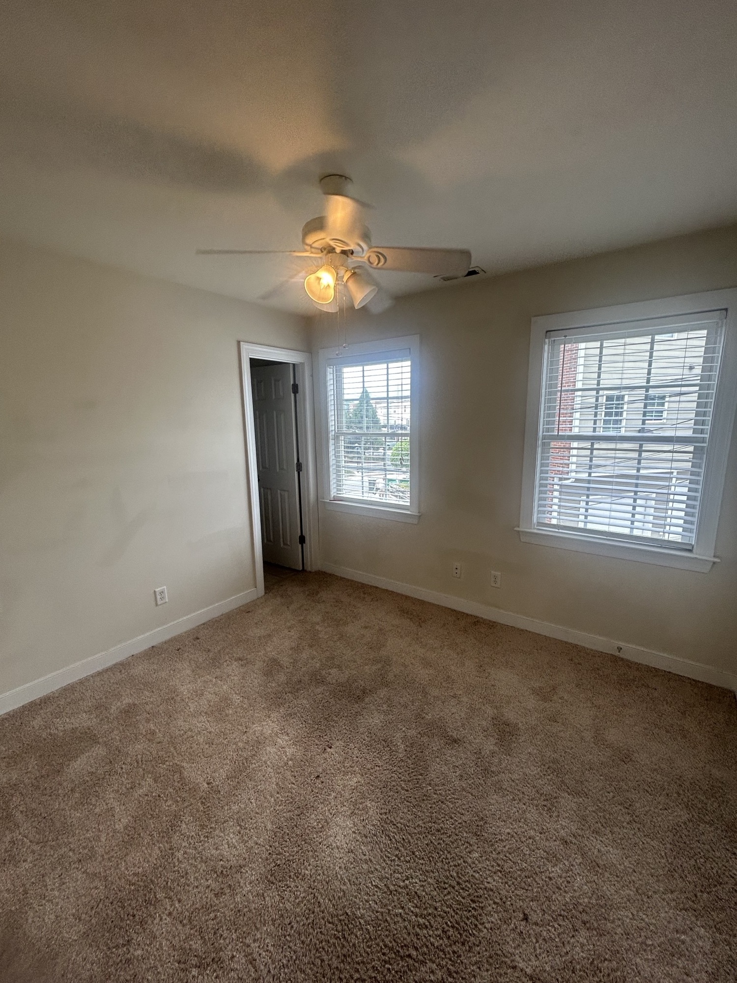 Building Photo - 1626 Parkwood Ave
