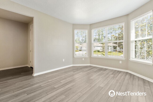 Building Photo - Stunning Northside Home!