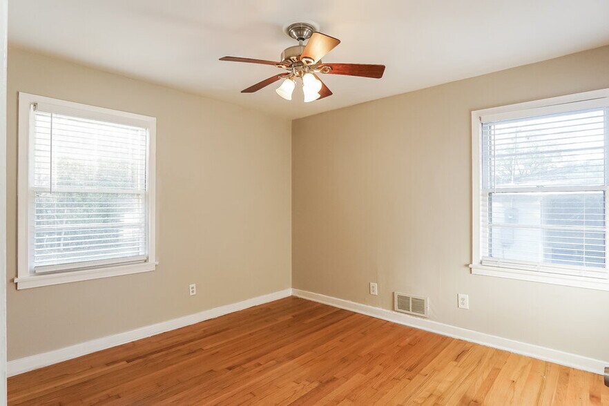 Building Photo - 216 Westwood Dr