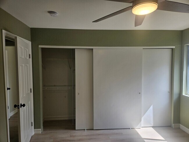 Building Photo - Beautiful 3 Bedroom 2 Bathroom Unit