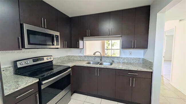 Building Photo - 10865 SW 112th Ave
