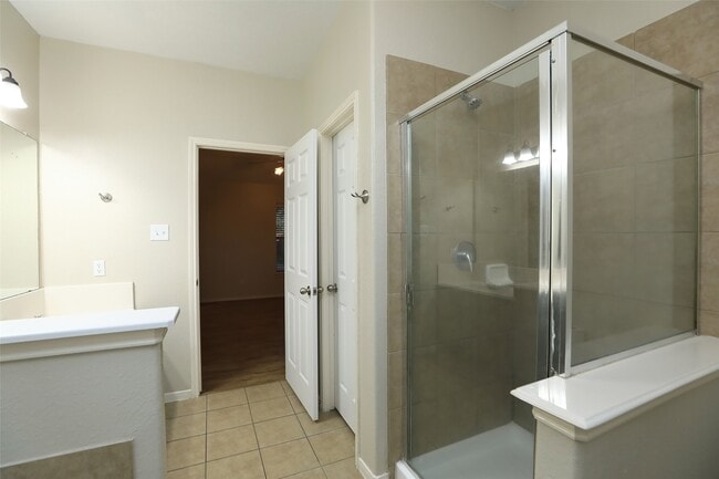 Building Photo - 8231 Gran Villa Dr