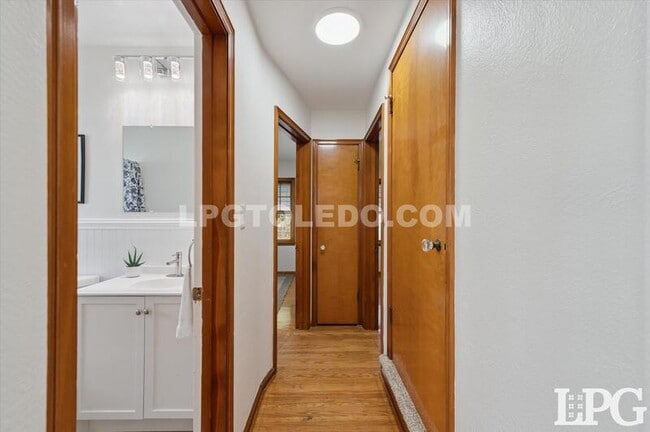 Building Photo - 3430 Anderson Pkwy