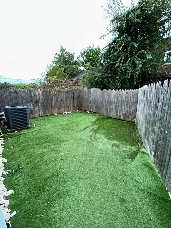 Building Photo - Cozy Home w/2 bath!