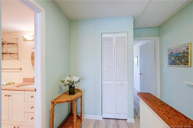 Building Photo - 5532 NE Gulfstream Way