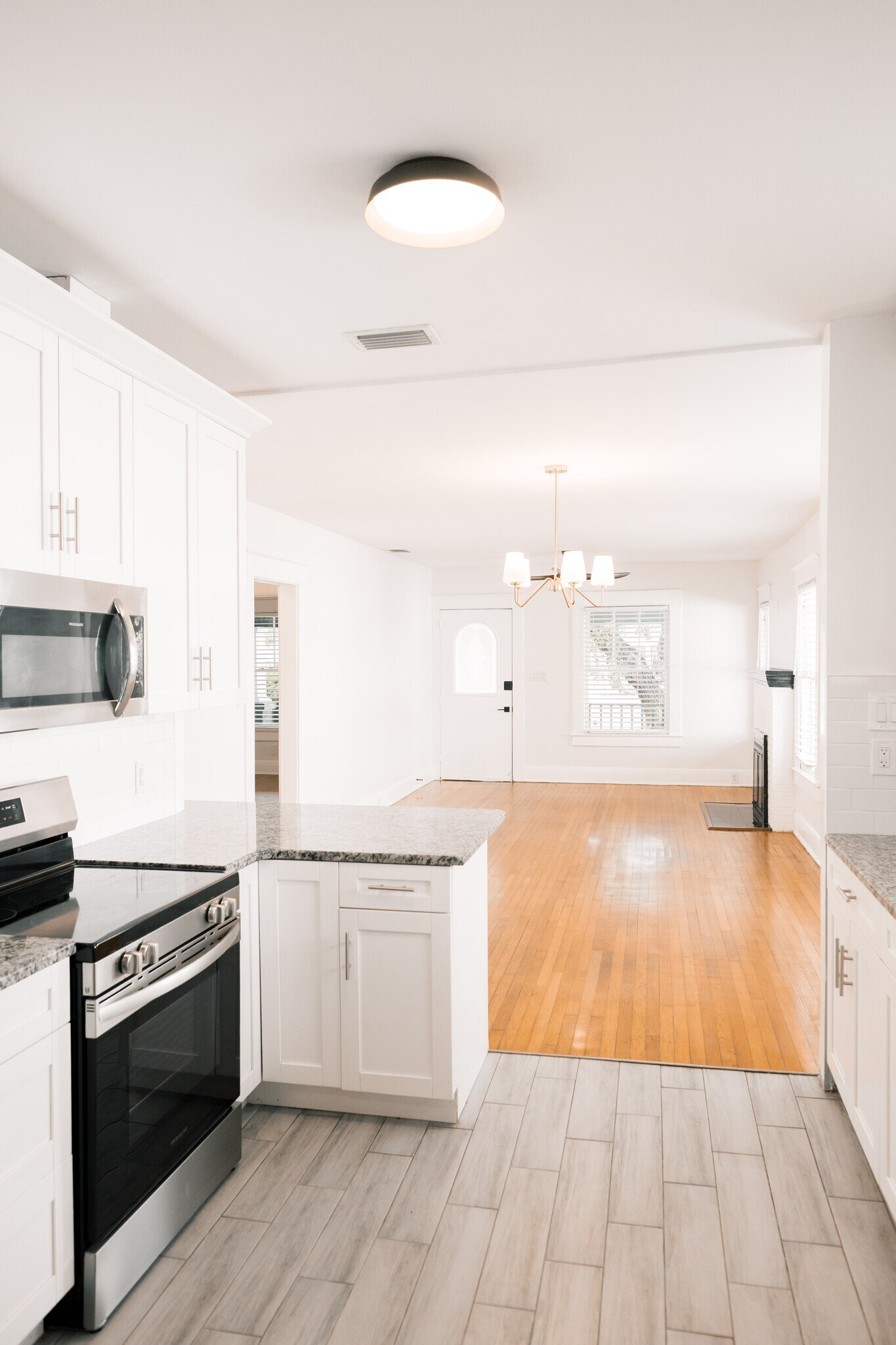 Building Photo - 902 W Columbus Dr