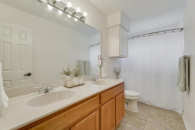 Building Photo - 803 Crocus Dr