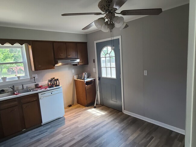 Kitchen - 1007 7th St