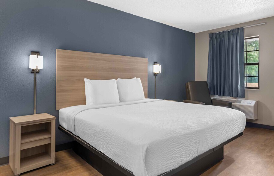 Building Photo - Furnished Studio-Longview