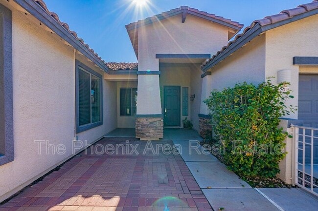 Building Photo - 2741 E Yellowstone Pl