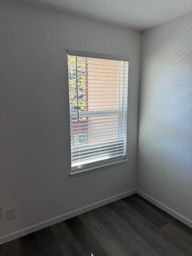 Building Photo - 680 Chorro St