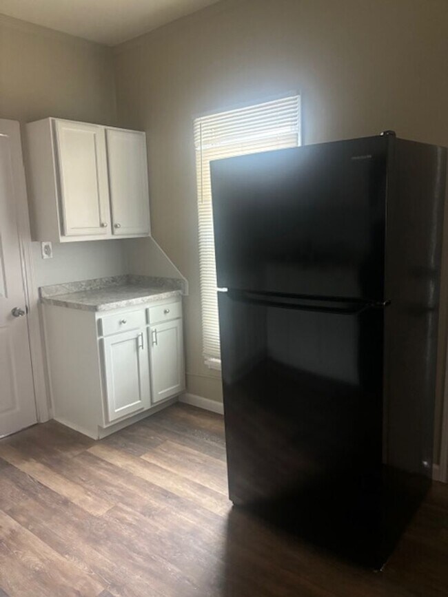 Building Photo - Charming 3 Bedroom 1 Bath Home