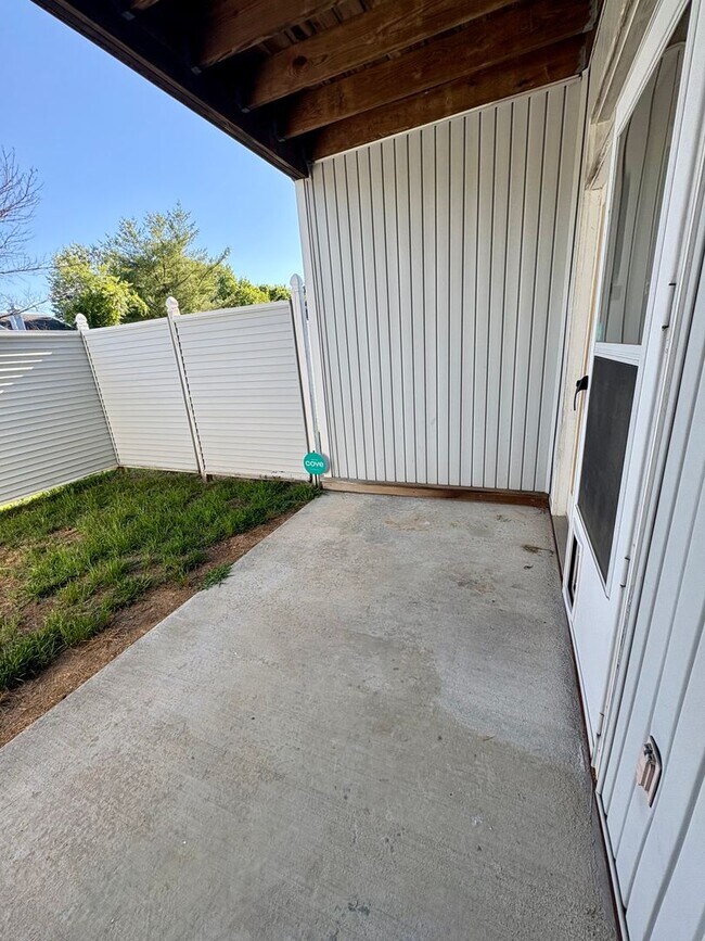 Building Photo - 2702 Waters Edge Dr