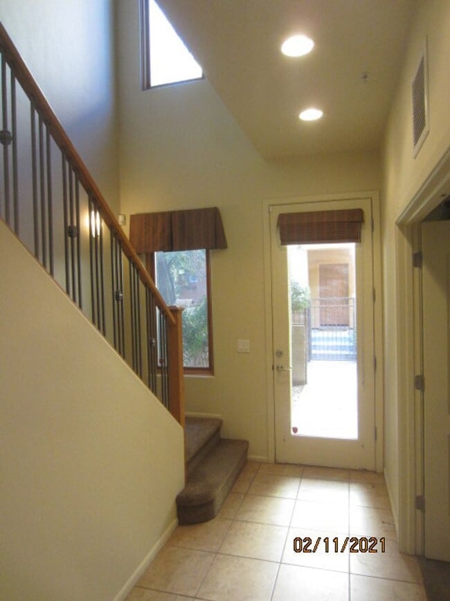 Building Photo - Fantastic home located in A Gated Communit...