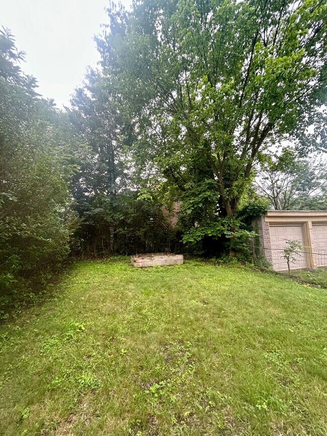 Building Photo - 1311 Oakhill St