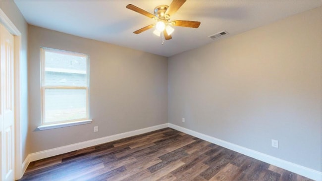 Building Photo - 212 Waurika
