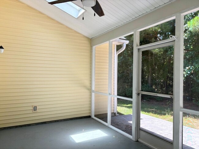 Building Photo - Available 7/9. Gorgeous, Fully Remodeled 3...