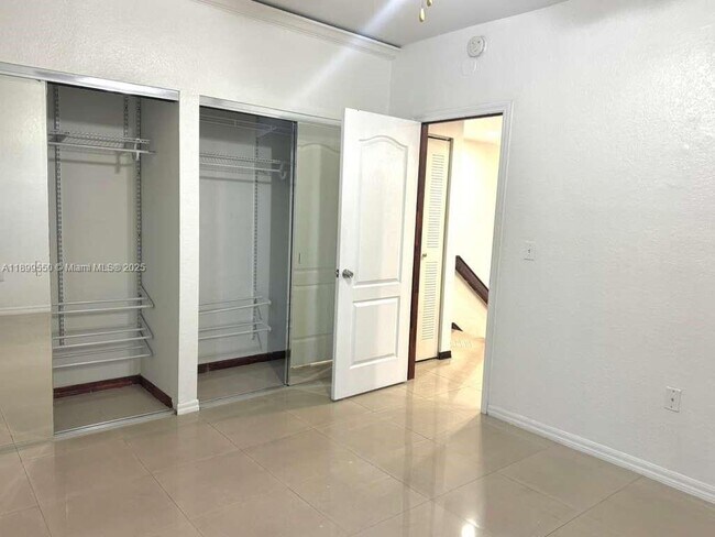 Building Photo - 420 E 1st Ave