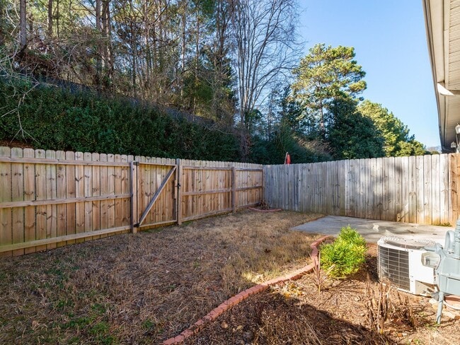 Building Photo - 2 Bedroom 2 Bath Garden Level Condo