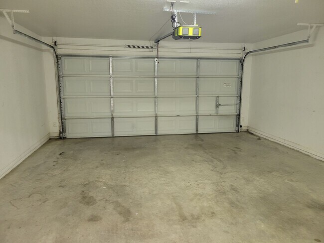 Building Photo - Huge 1/2 acre lot on cul de sac!  White Rock Estates!