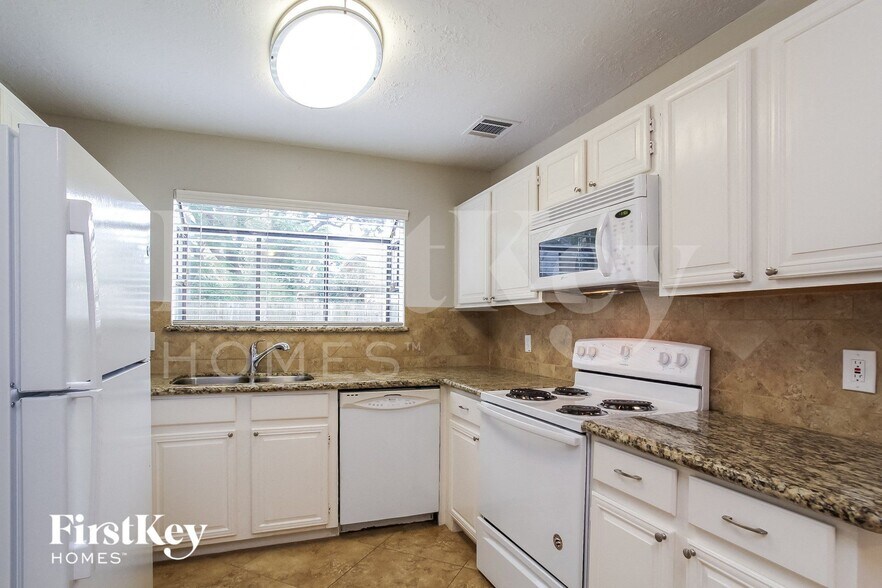 Building Photo - 7774 High Village Dr