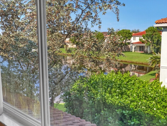 Building Photo - 2226 Oakmont Dr