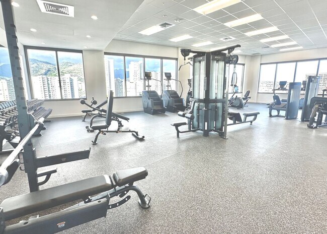 Building Photo - RARELY AVAIL 1 BED/1 BATH/1 PRKG OCEAN VIE...