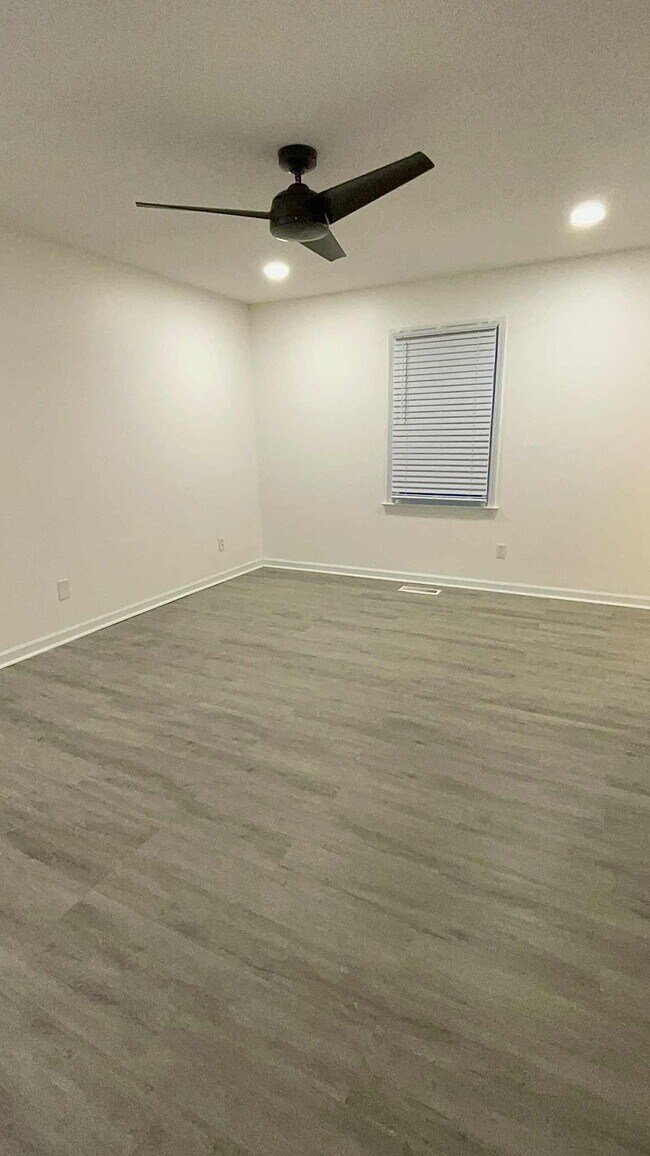 Building Photo - 1117 Sandy Beach Dr