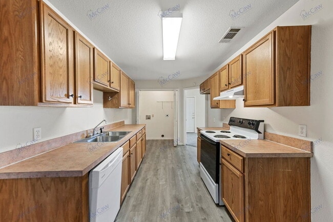 Building Photo - 10275 Aurora Dr