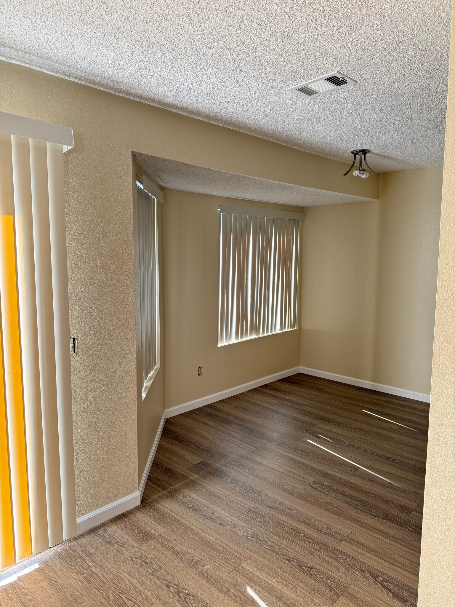 Building Photo - 1388 Villa Glen Ln