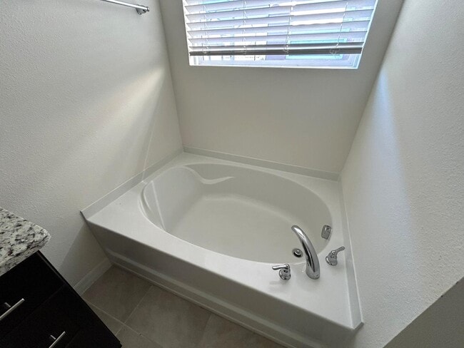 Building Photo - 7604 Oakmoss Loop