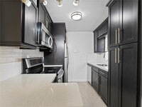 Building Photo - 633 S Royal Poinciana Blvd