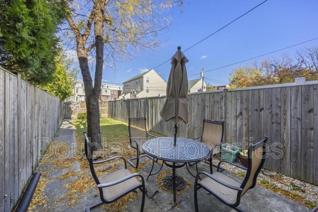 Building Photo - 314 E 22nd St