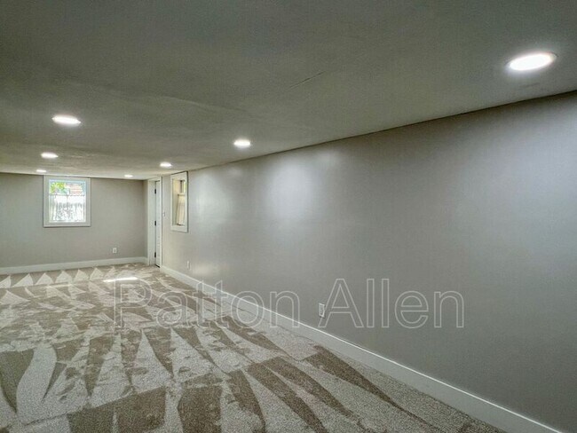 Building Photo - 126 Locust Ct