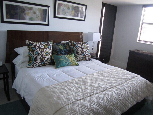 Master Bedroom - 170 Ocean Lane Dr