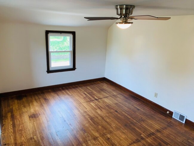Building Photo - 1015 Willow Dr
