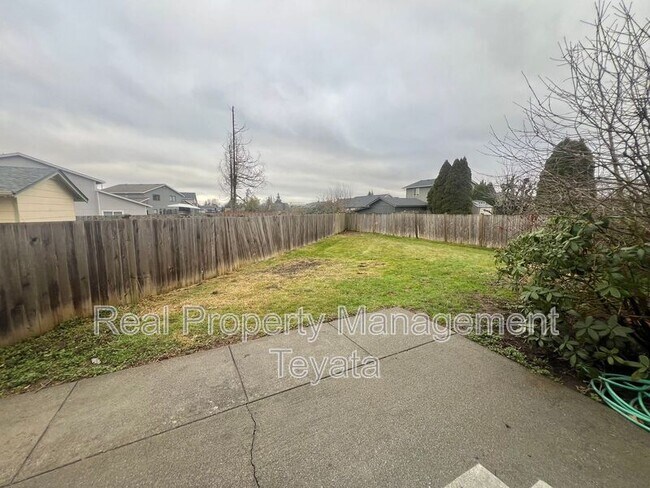 Building Photo - 902 S 22nd Ct