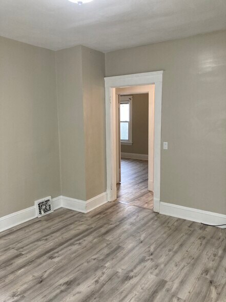 Building Photo - 1273 Fry Ave