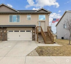 Building Photo - 3 Bedroom 3 Bathroom Condo Available NOW i...
