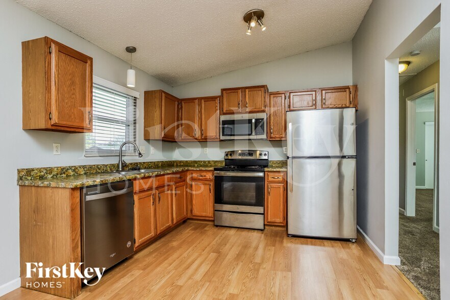 Building Photo - 3201 Lupine Dr