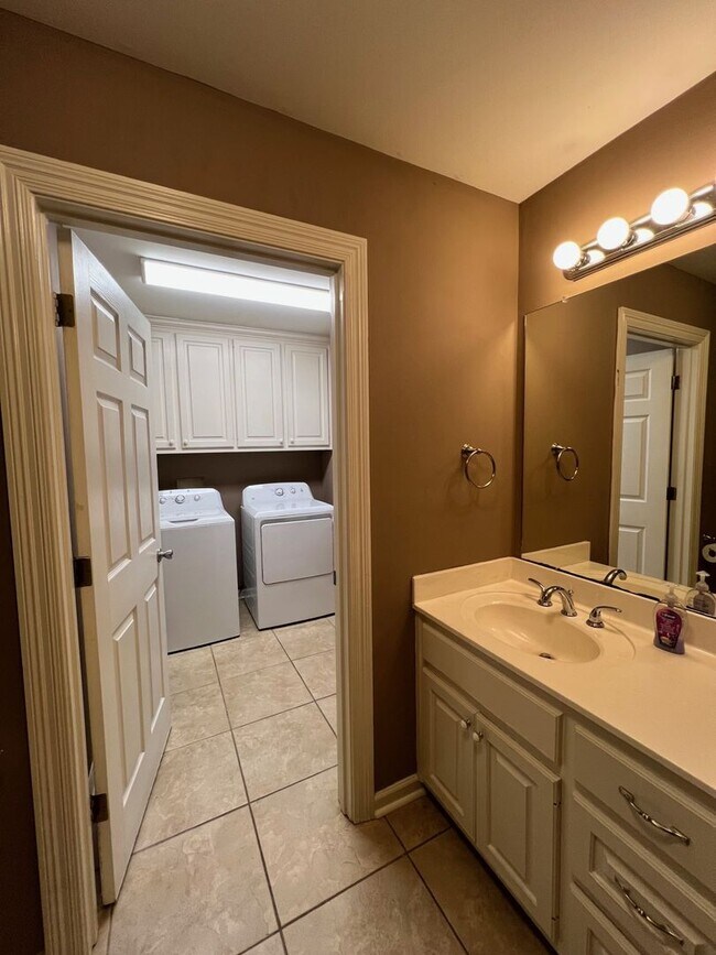 Building Photo - 9240-9250 Lockhart Rd