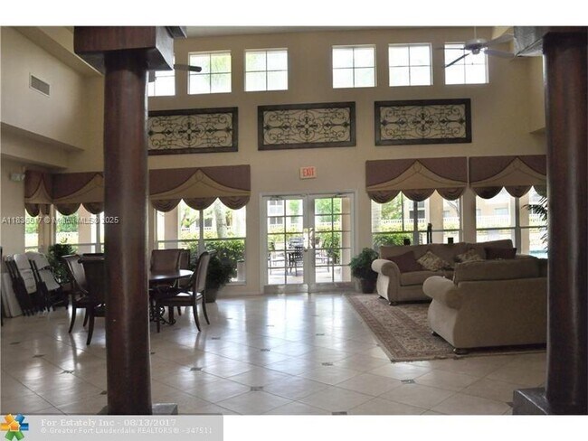 Building Photo - 9755 Westview Dr