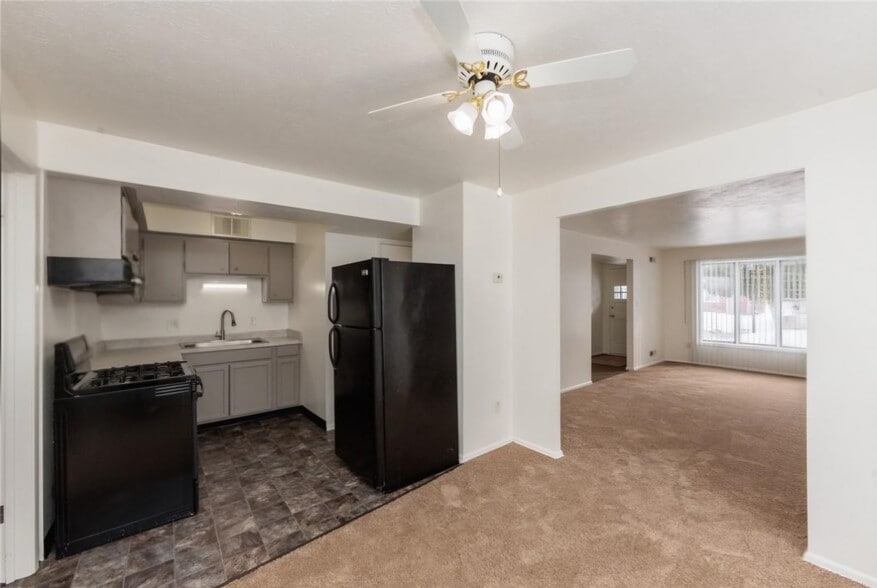 Building Photo - 6490 State Rd