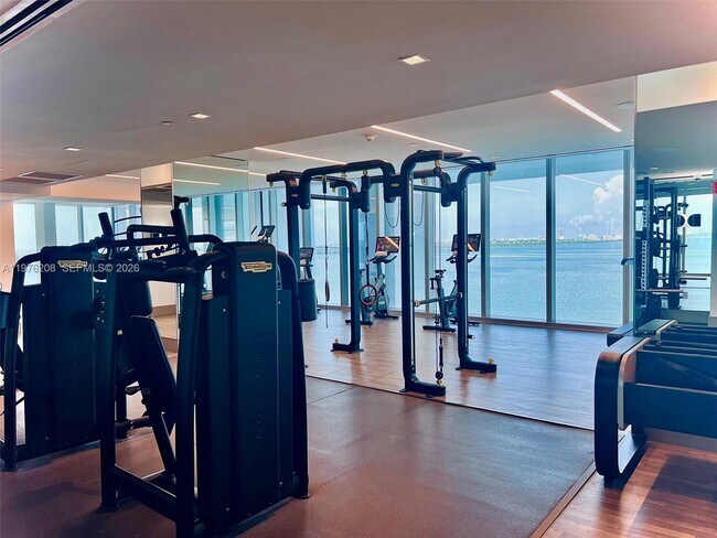 Building Photo - 700 NE 26th Terrace