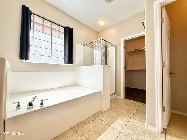 Building Photo - 2849 E Fandango Dr